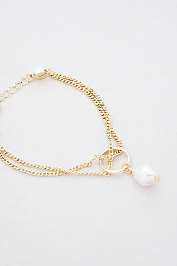 Modern Pearl Bracelet